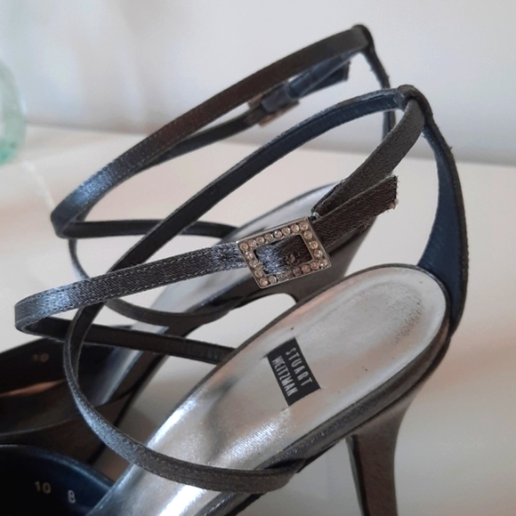Stuart Weitzma silver high heeled shoe - Picture 2 of 7
